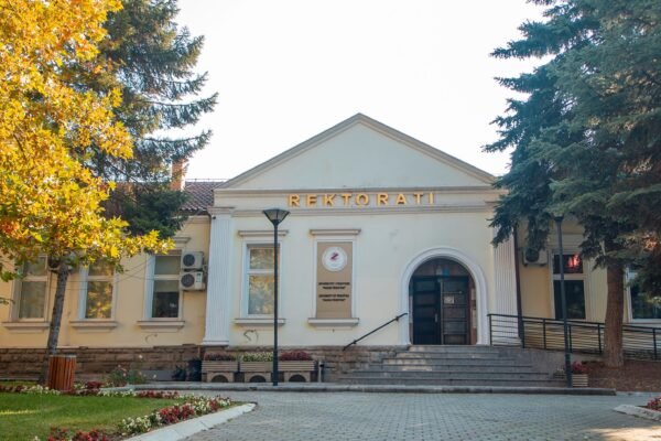 Universiteti i Prishtinës hap kuota të veçanta për studentët nga diaspora