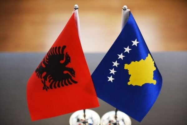 Shqipëria dhe Kosova nënshkruajnë marrëveshje për njohjen e dokumenteve zyrtare